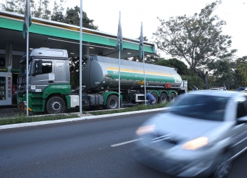 Petrobras reduz R$ 0,18 da gasolina para as distribuidoras a partir de amanhã (16)