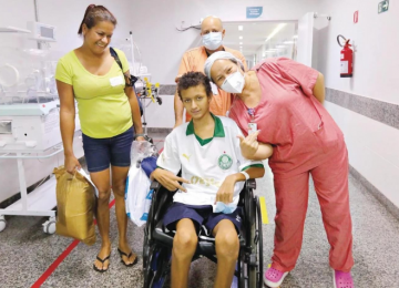 Menino de 12 anos vence dengue após 55 dias internado