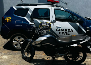 Moto clonada é apreendida em oficina pela GCM, em Rio Verde