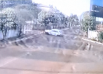 Motociclista fica ferido após acidente entre carro e moto em Ouroana