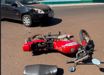 Motociclista fica ferido após colisão com carro em cruzamento no Jardim Goiás, em Rio Verde