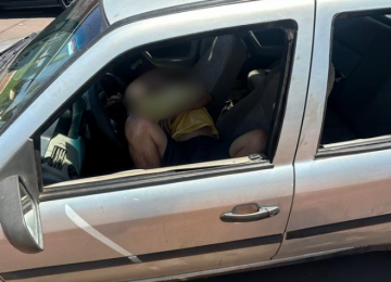 Motorista embriagado é flagrado dormindo ao volante e bloqueando avenida em Rio Verde