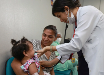 Mulheres passam a ser maioria entre médicos no Brasil, aponta estudo