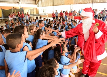 Natal Social de Rio Verde convida padrinhos e madrinhas para atender 27 mil crianças em Rio Verde