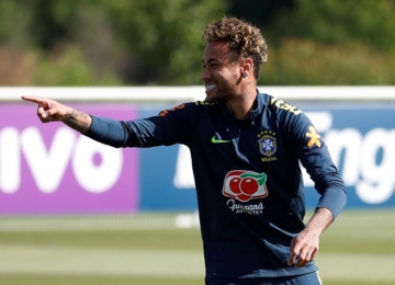 Tite escala Seleção com Neymar; Fred leva pancada e Renato Augusto treina