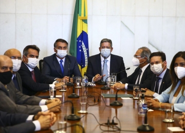 Bolsonaro entrega ao Congresso medida provisória do novo Bolsa Família