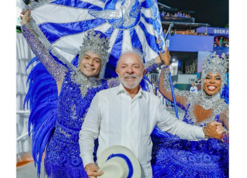 Oposição critica desfile que homenageou Lula e Novo anuncia ação para pedir inelegibilidade