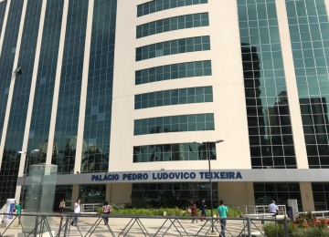 Goiás mantém expediente nos órgãos estaduais no Dia do Servidor Público e antecipa pagamentos