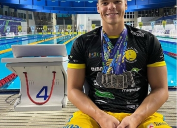 Paratleta da natação brasileira bate recordes mundiais em Campeonato