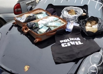 Polícia Civil apreende mais de R$ 1 milhão dentro de carro importado