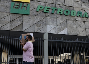 Petrobras emite nota afirmando que não antecipa decisões sobre reajustes após fala de Bolsonaro