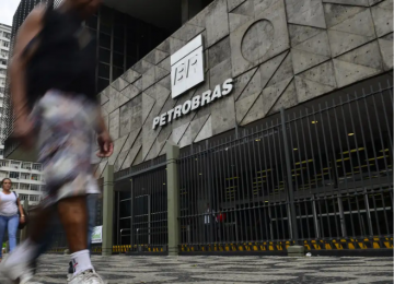 Petrobras reajusta em 55% o preço do combustível de aviões