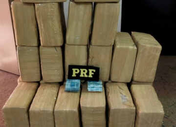PRF apreende 120 kg de cocaína na BR 452 em Goiás
