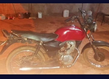 Adolescente é apreendido com motocicleta roubada em Santo Antônio da Barra