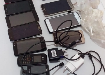 Agentes prisionais interceptam 19 celulares e 3 carregadores 