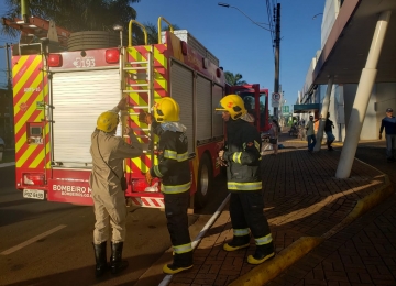 Bombeiros atendem princípio de incêndio em shopping no centro de Rio Verde