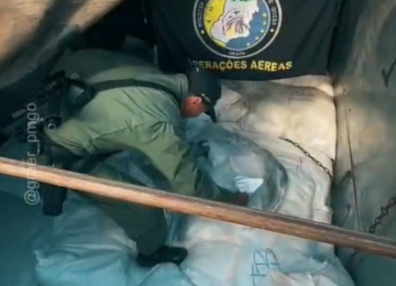 PM apreende bitrem com 2,5 toneladas de agrotóxicos contrabandeados em Acreúna