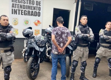 PM prende homem dirigindo moto sem capacete e embriagado em Rio Verde
