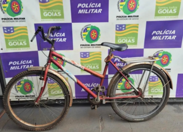 PM recupera bicicleta furtada e mulher é levada à delegacia por receptação no Bairro São Joaquim, em Rio Verde