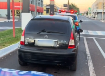 PM recupera carro furtado e leva dois homens à delegacia em Rio Verde