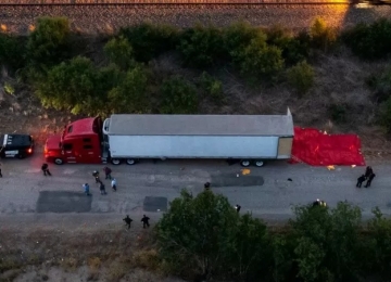 Polícia ainda investiga parte das 50 pessoas encontradas mortas dentro de um caminhão no Texas