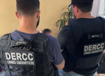 Polícia Civil cumpre mandado em casa de menor de idade que ameaçava fazer massacre em escola de Goiás