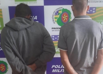 Polícia prende dupla suspeita de esfaquear homem no centro de Rio Verde