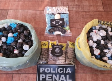 Policiais penais interceptam duas sacolas cheias de drogas no presídio de Jataí