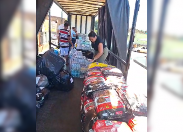 Moradores de Santa Helena contribuem com doações para vítimas de enchentes no RS