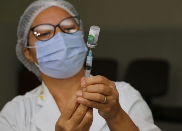 Prefeitura amplia salas de vacinação contra a gripe para trabalhadores da saúde e idosos com mais de 60 anos