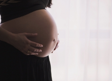 Caiado sanciona Lei que garante presença de doulas durante parto em Goiás proposta por Lissauer