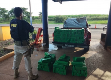 PRF apreende 305 kg de maconha em fiscalização na BR-153