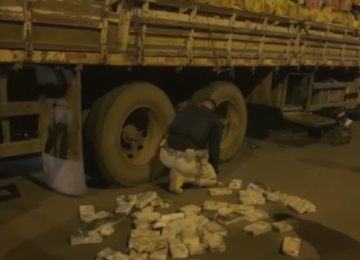PRF apreende carregamento de 85 quilos de cocaína em Jataí