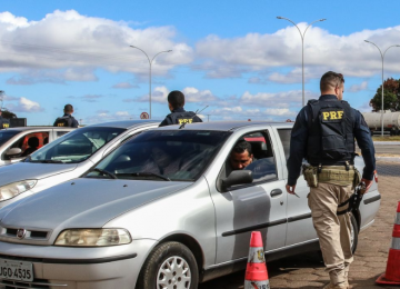 PRF destaca uso da Carteira Digital de Trânsito para motoristas durante período de festas juninas