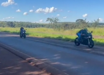 PRF flagra moto trafegando a mais de 200 km/h na BR-060
