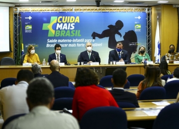 Programa Cuida Mais Brasil voltado à atenção primária de mães e crianças é lançado pelo Ministério da Saúde