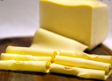Estabelecimentos comerciais do ramo alimentício devem informar ao consumidor a substituição de queijo por produtos análogos