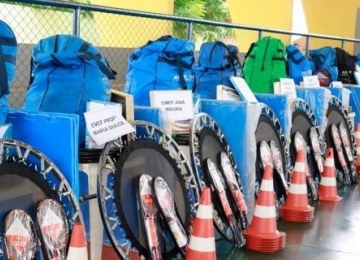 Rede municipal de educação recebe R$ 390 mil em kits de materiais esportivos