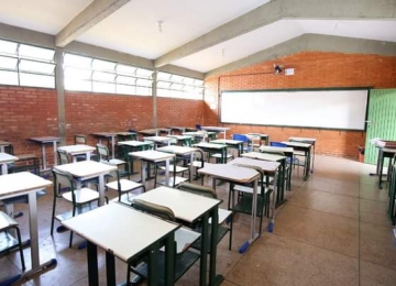 Saúde de Goiás autoriza aulas presenciais e Educação busca planejamento