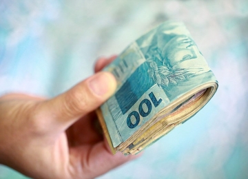 Salário mínimo previsto no projeto do Orçamento 2021 é de R$ 1.067