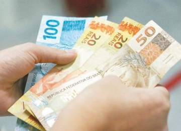 Salário mínimo de 2021 é revisado pelo governo para R$ 1.088 devido à inflação