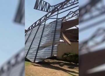Ventos de 50km/h destrói galpão de materiais de construção em Jataí