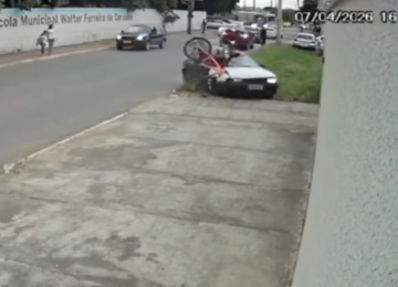 Motorista morre ao volante, provoca acidentes e atropela ciclista em Senador Canedo