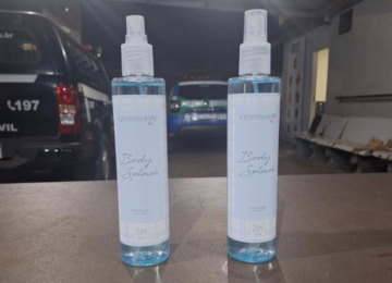 Caixa de supermercado é flagrada por câmeras escondendo perfumes em armário e é levada à delegacia em Rio Verde