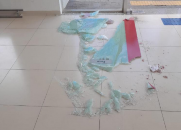 Cliente quebra porta de agência bancária após se exaltar durante atendimento no Centro