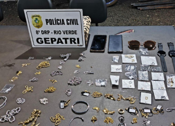 Polícia Civil prende casal que furtou mais de R$ 7 mil em joias em shopping de Rio Verde