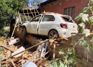 Polícia Militar prende homem após ataque com carro contra casa da própria família