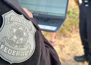  Polícia Federal cumpre mandado em Goiânia durante operação que combate o abuso infantil na internet