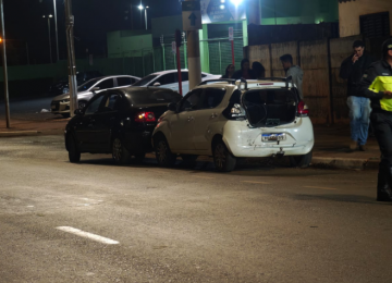AMT registra acidente no anel viário após condutor atingir três veículos