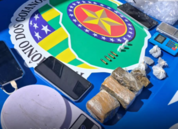 Denúncia anônima leva PM a prender traficantes reincidentes em casa cheia de entorpecentes